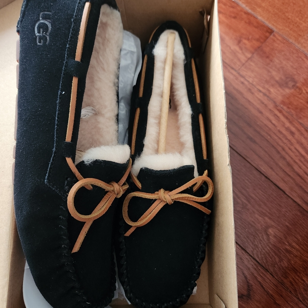 UGG slippers never worn